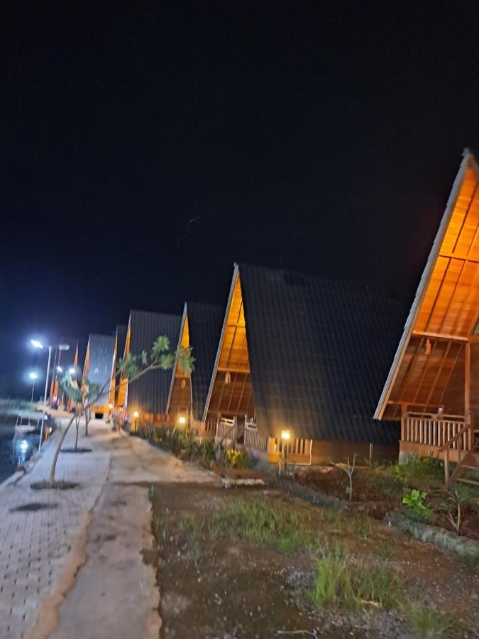 Resort & Resto Talaga Sundayana Subang Exterior photo