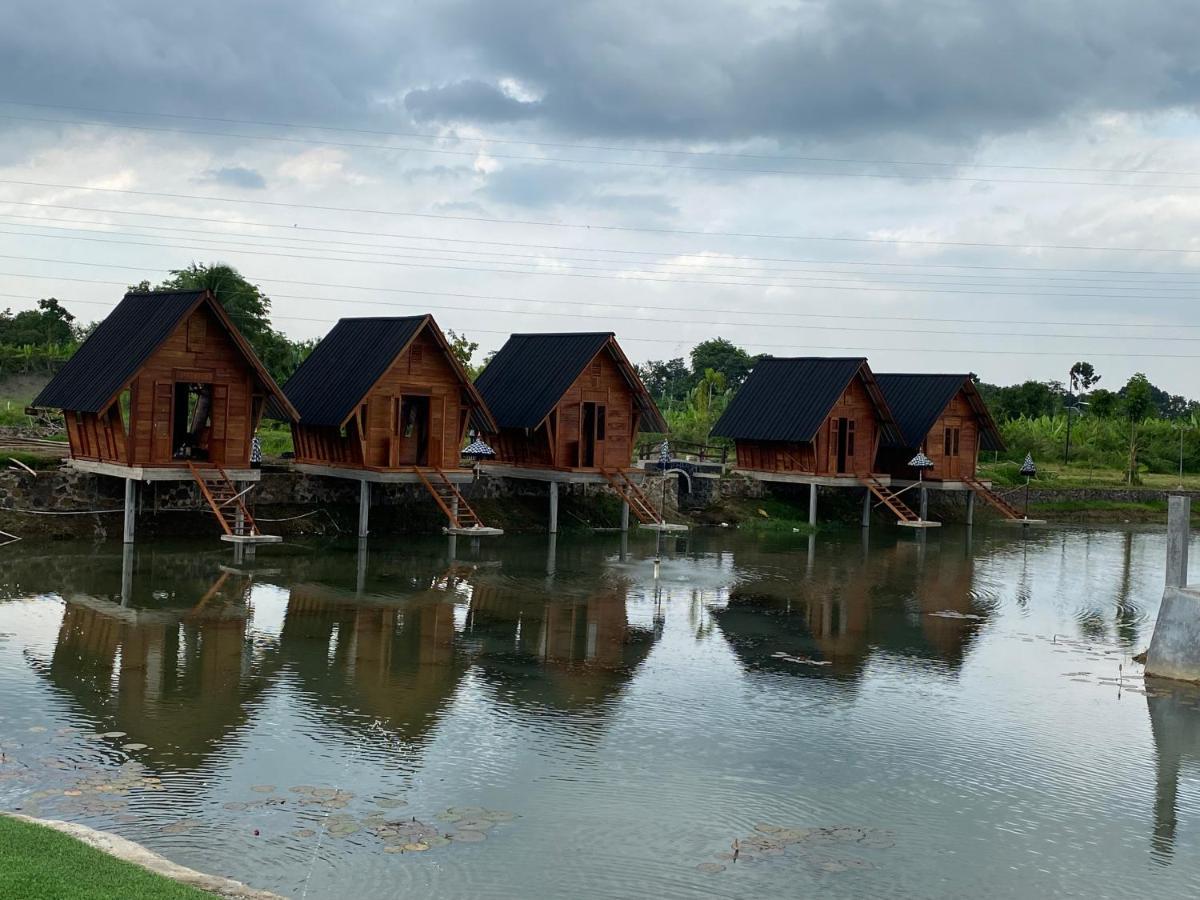 Resort & Resto Talaga Sundayana Subang Exterior photo